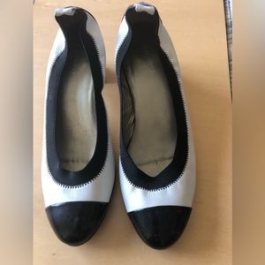 Nine West women’s leather black/white shoes, size 9 M